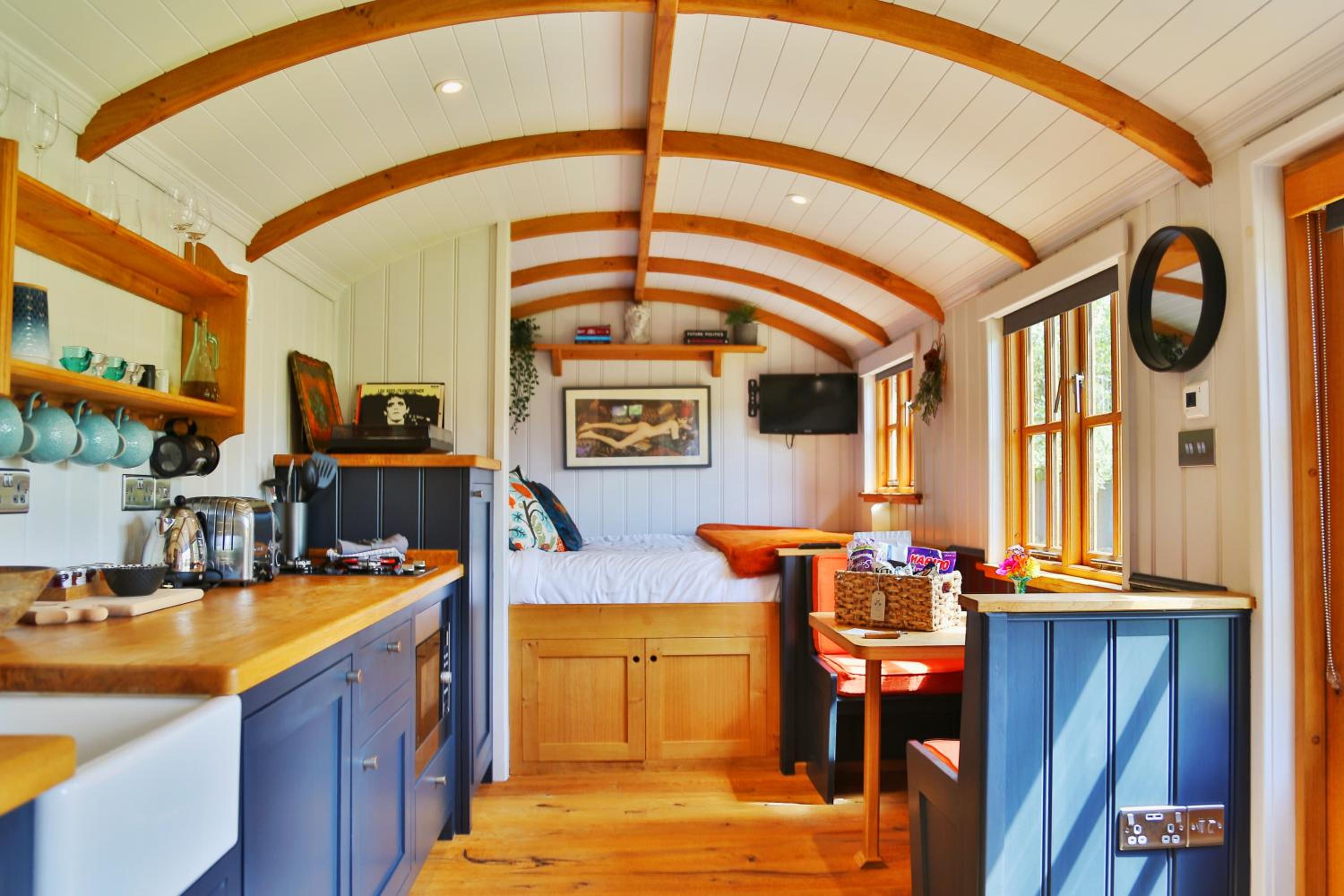 FLORA Luxury Retreat, Private Garden, Views & Hot Tub view 2
