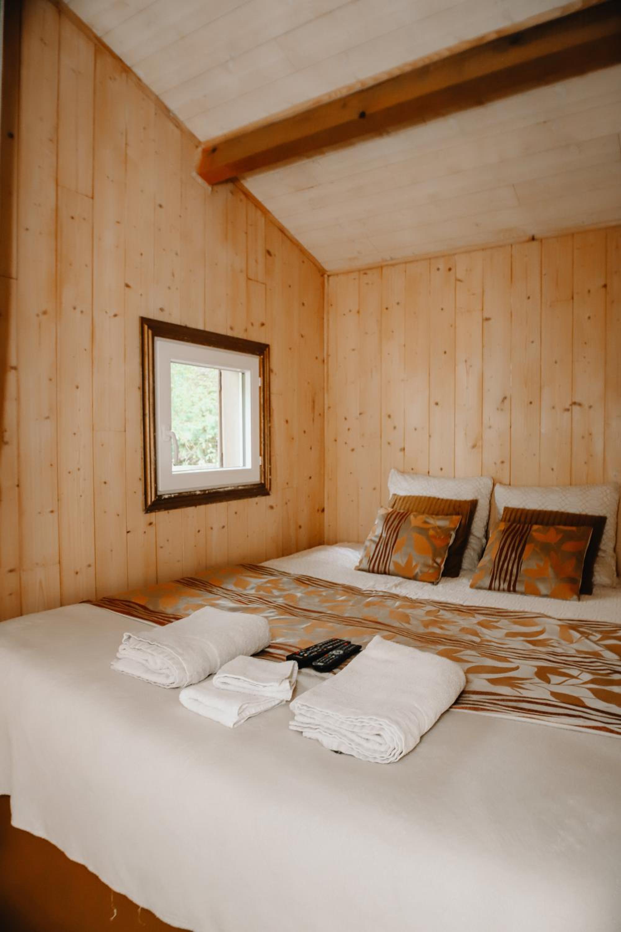 Le Cabanon doré, Suite SPA et nature chez Ivona Vacances