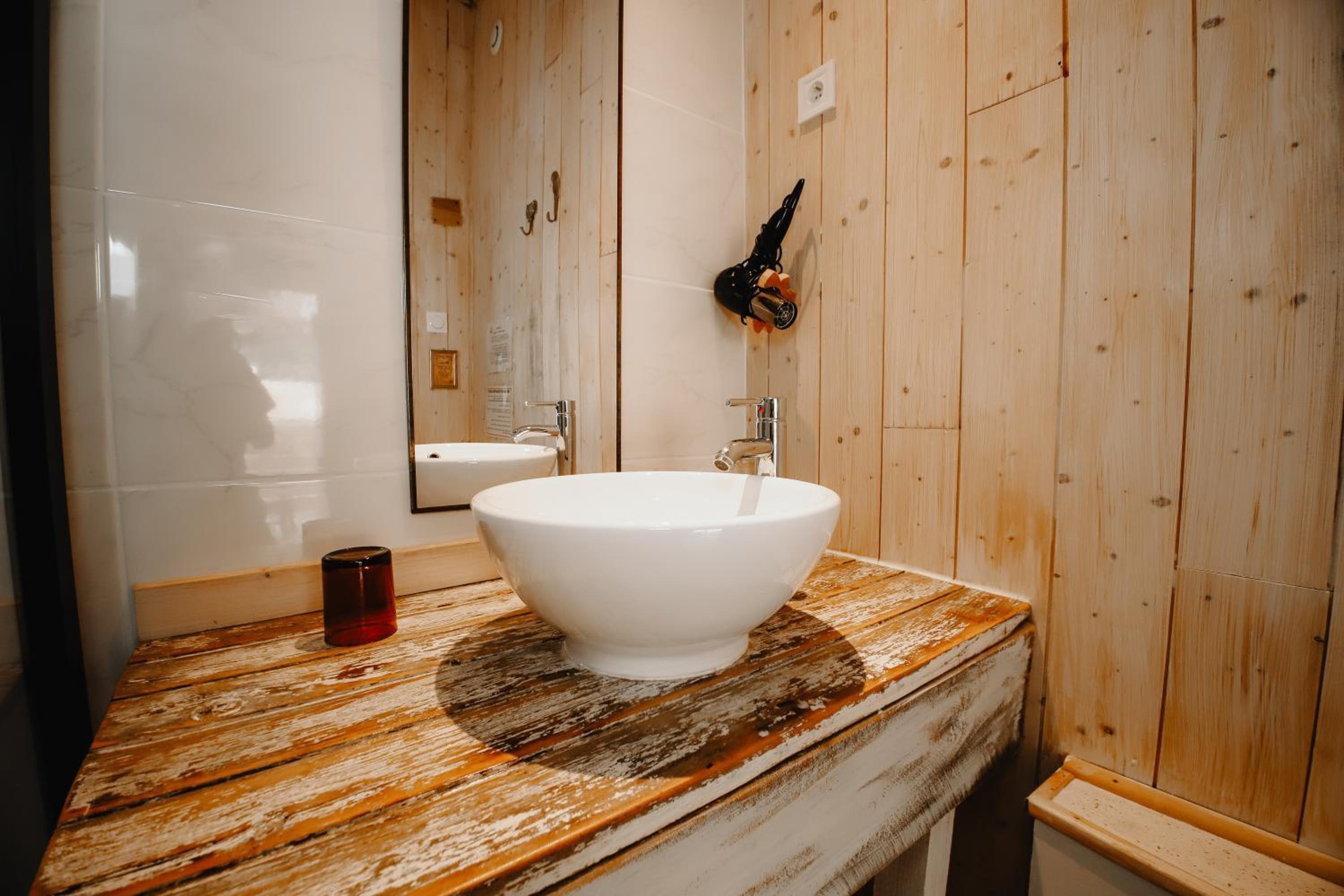 Le Cabanon doré, Suite SPA et nature chez Ivona Vacances