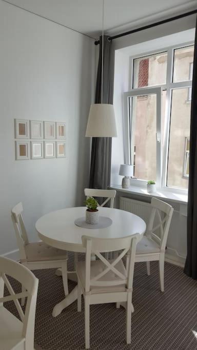 Modern apartment in heart of Old Town view 3
