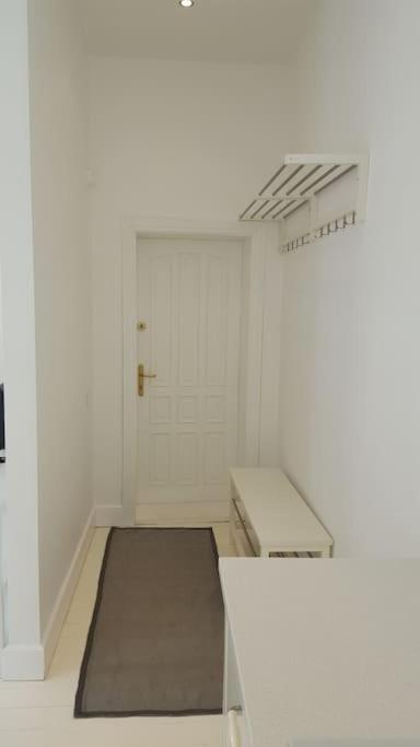 Modern apartment in heart of Old Town view 4