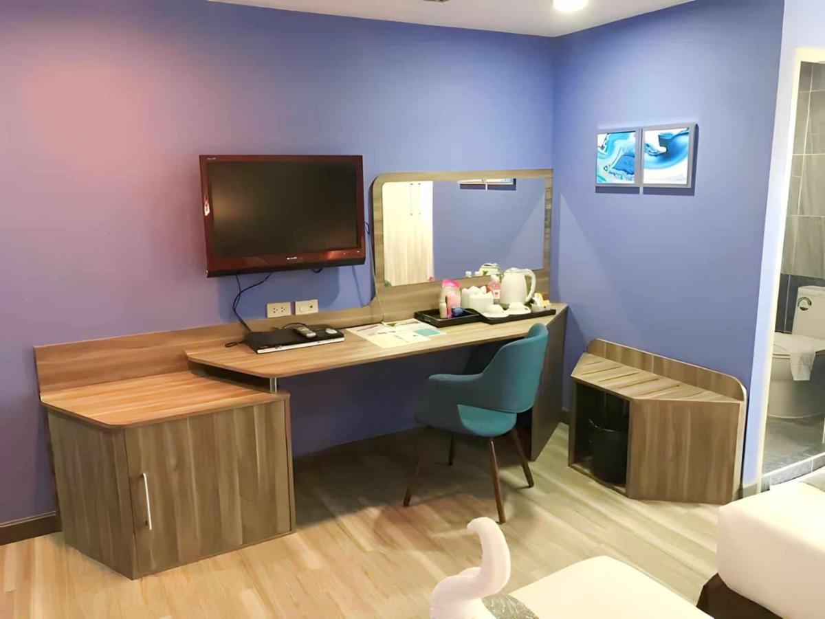 Grand Lucky Hotel - Image 1