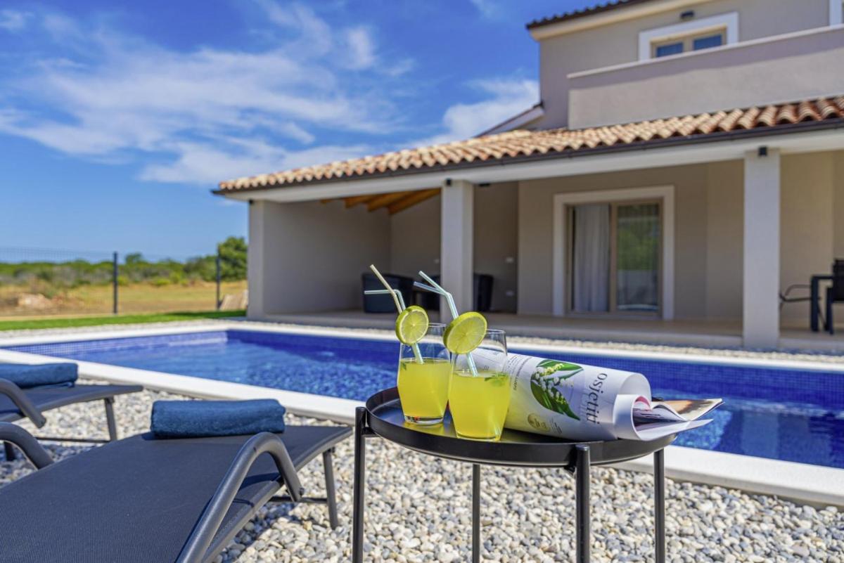 Villa Zani in Loborika - Haus für 6-7 Personen view 2
