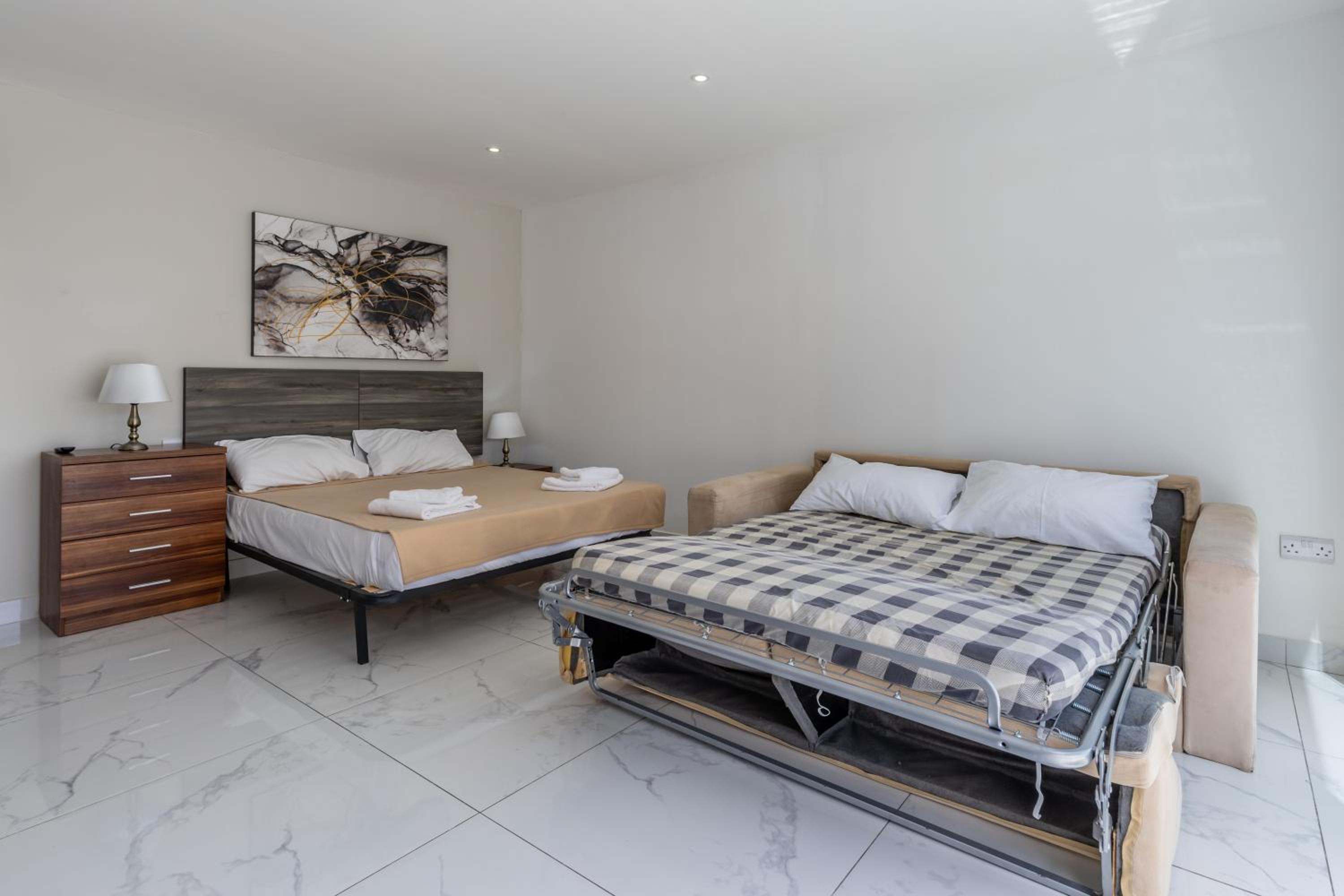 Cozy Penthouse in the Heart of Paceville with seaview - Olo Living by SF Homes view 5