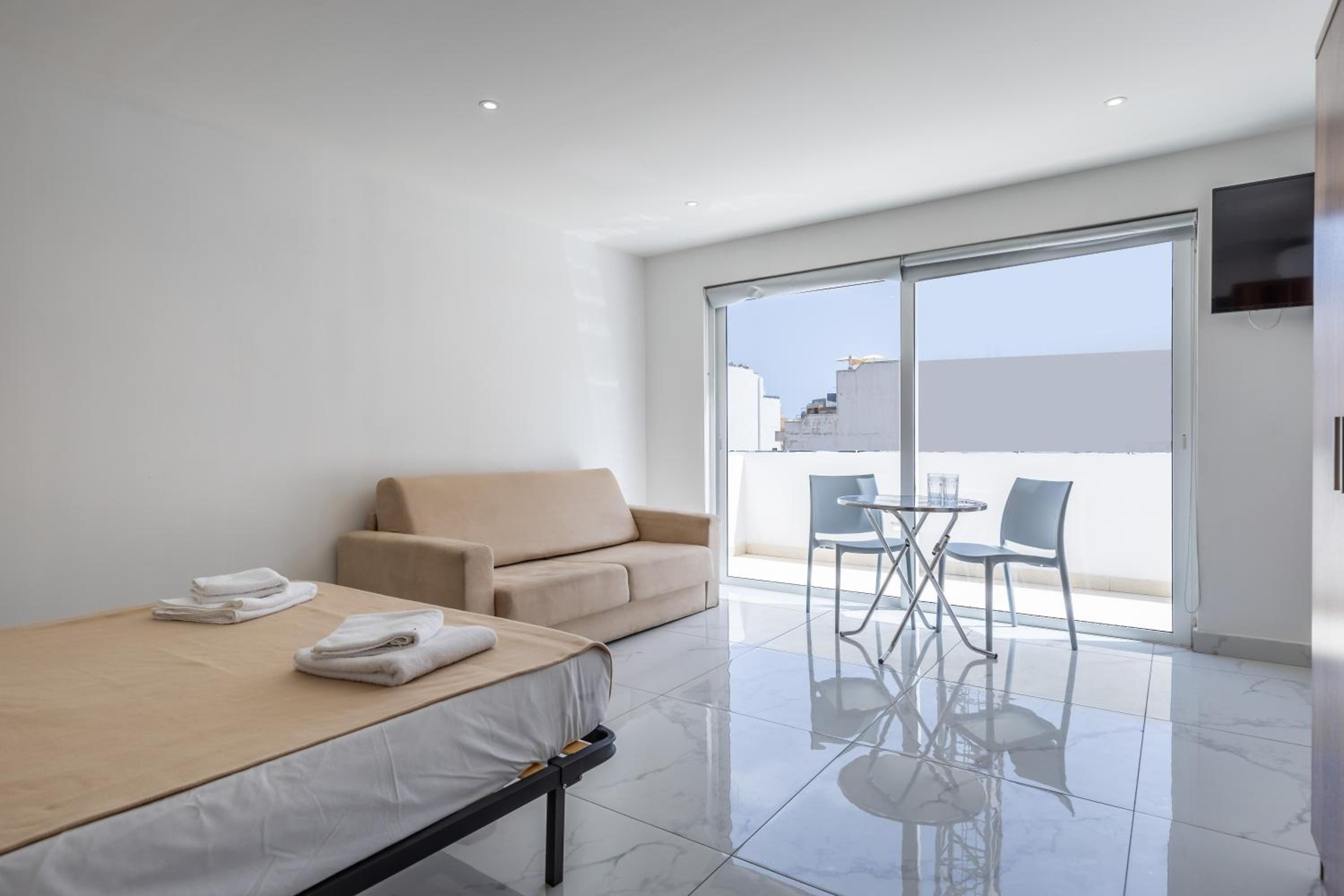 Cozy Penthouse in the Heart of Paceville with seaview - Olo Living by SF Homes photo 5