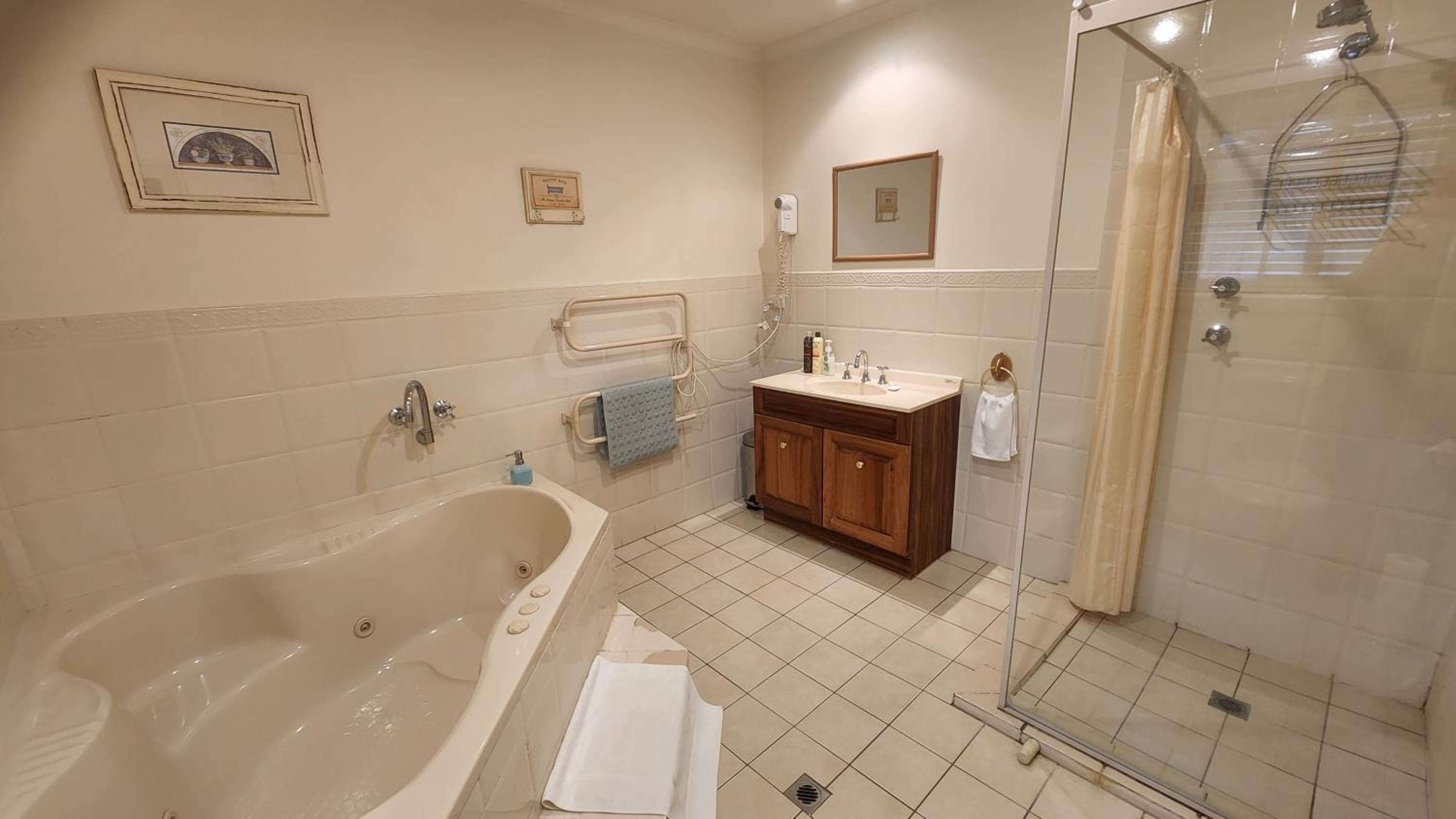 Riesling Trail & Clare Valley Cottages
