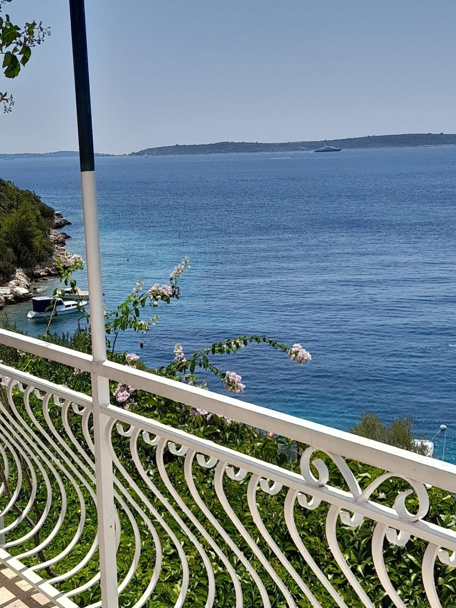 Beachfront apartments Ljubljeva
