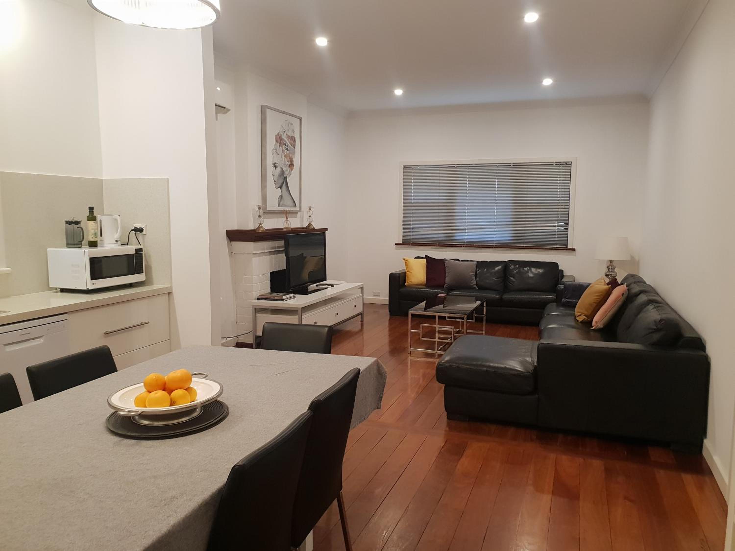Leisurely Manor - spacious three bedroom home in Fremantle
