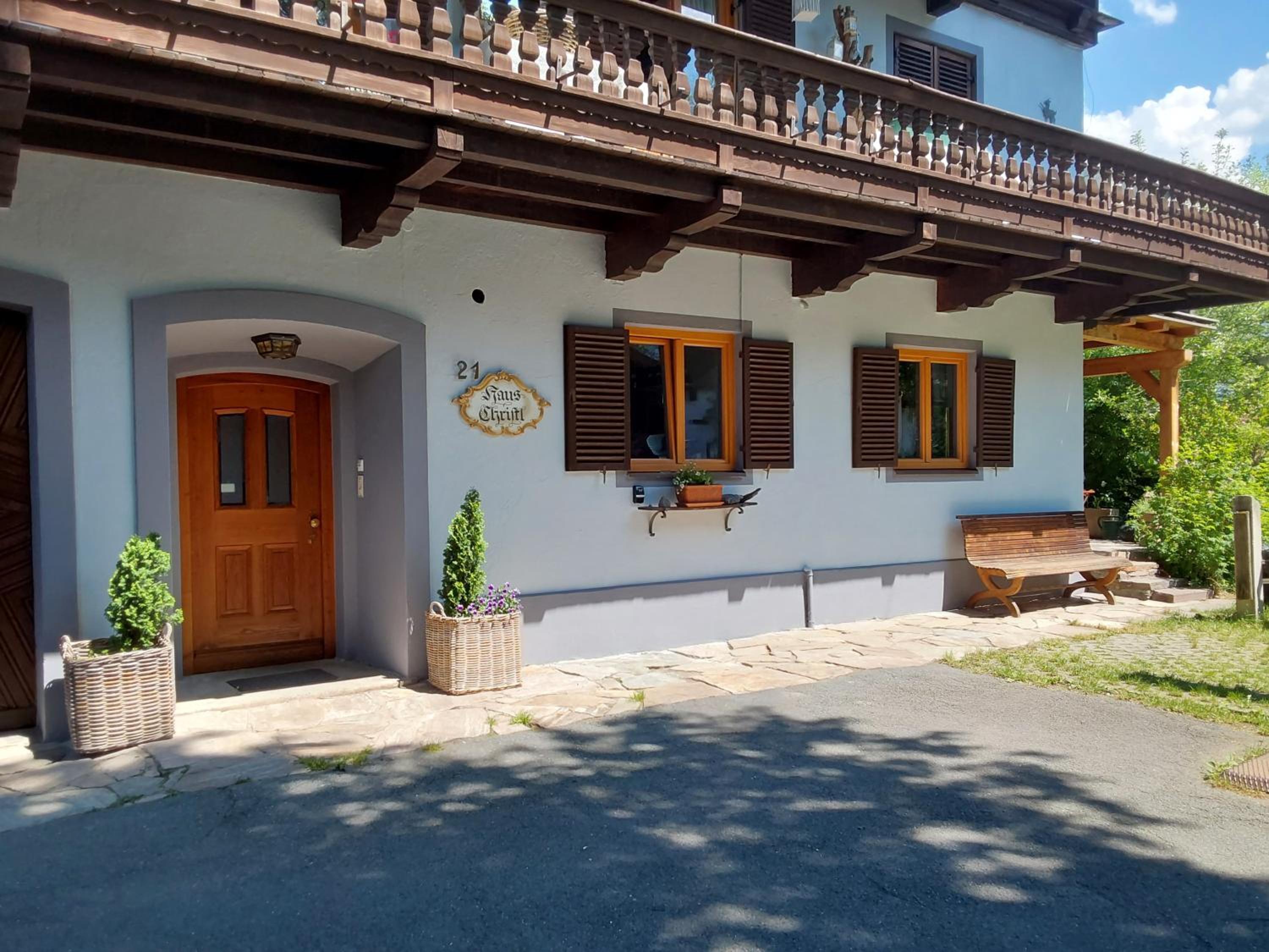Christl, Haus