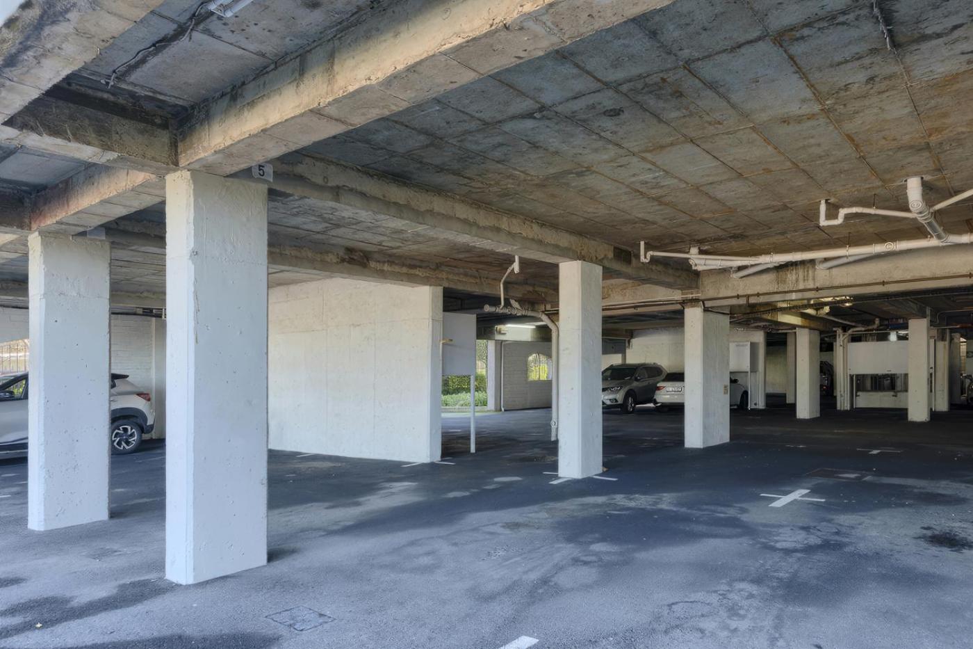 Loft Apartment off Kloof with Table Mountain views view 4