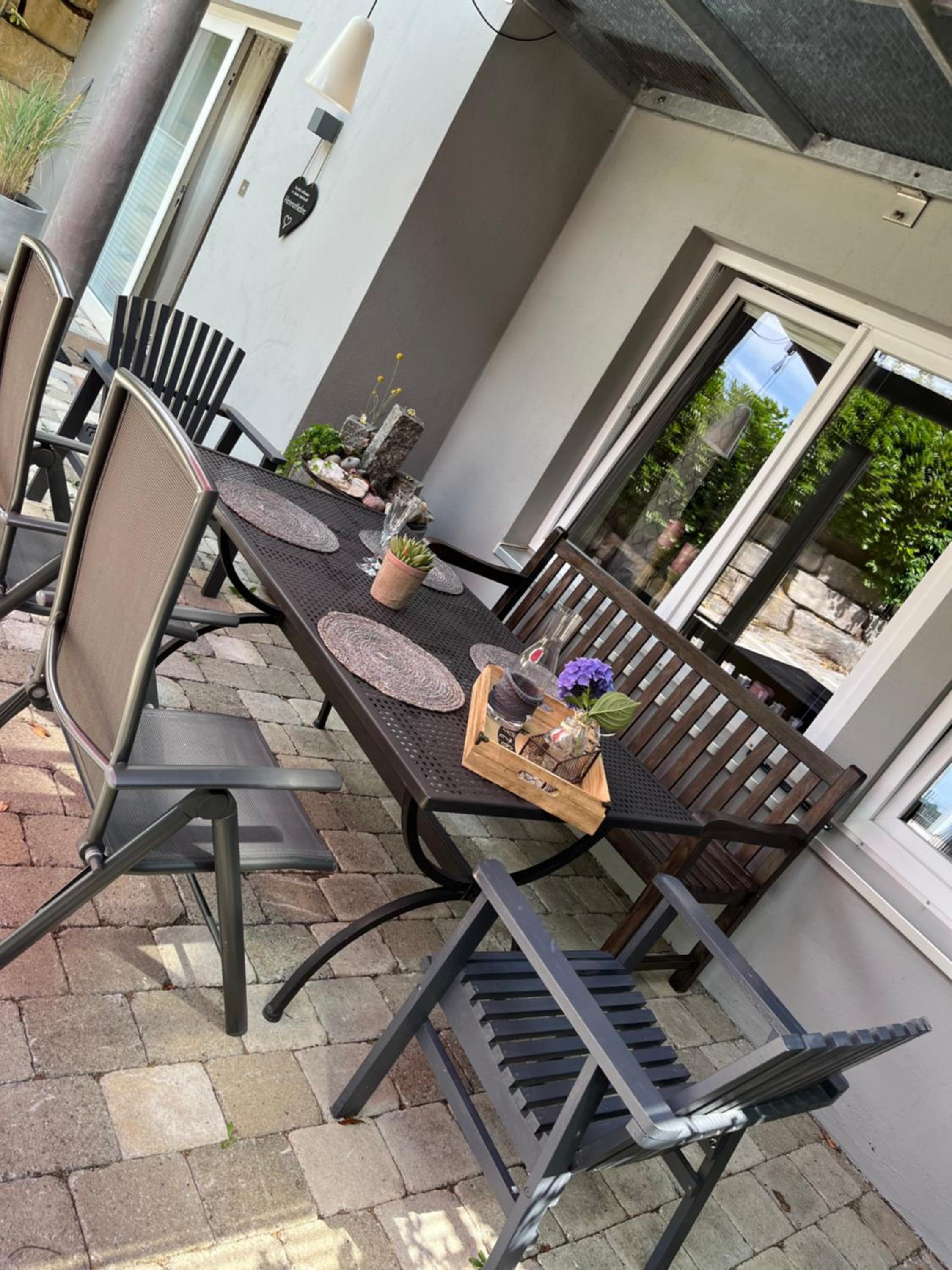 schöne Ferienwohnung 2,5 Zimmer in Stadtnähe mit eigenem Hofgarten