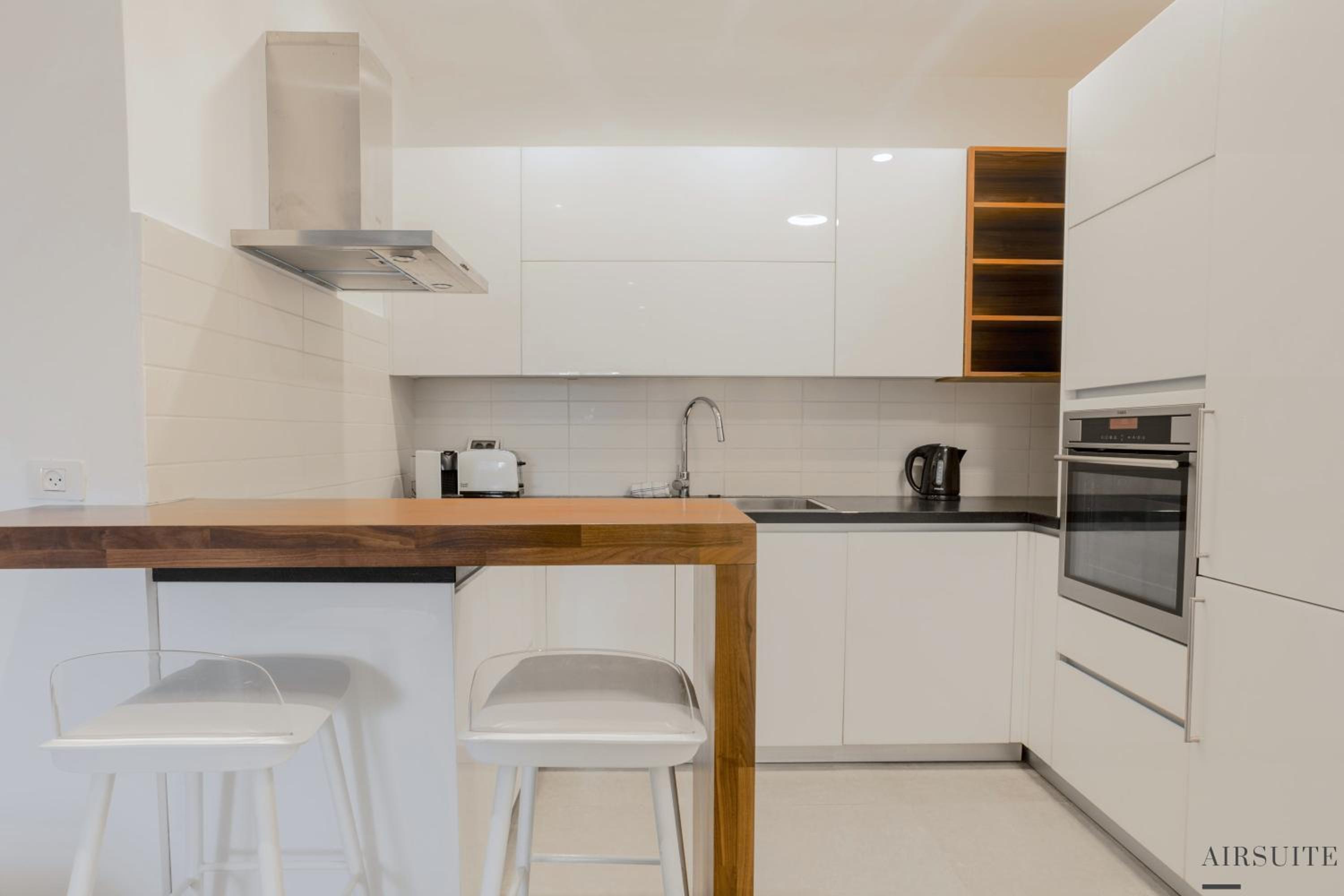 Luxury Shenkin 2BR by Airsuite view 4