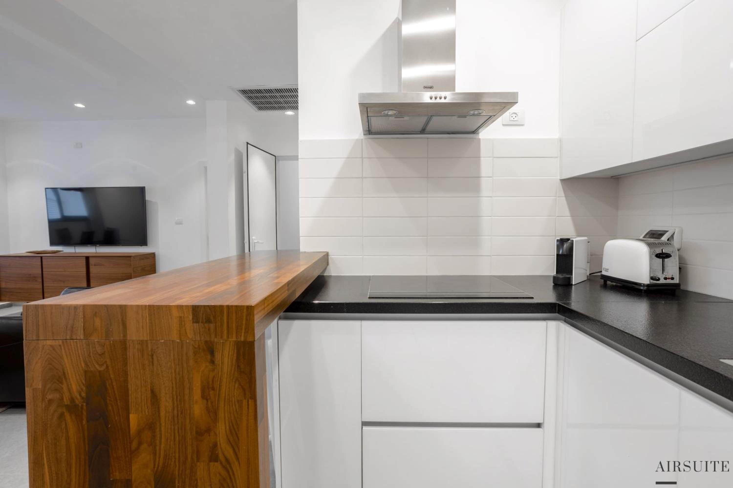 Luxury Shenkin 2BR by Airsuite view 5