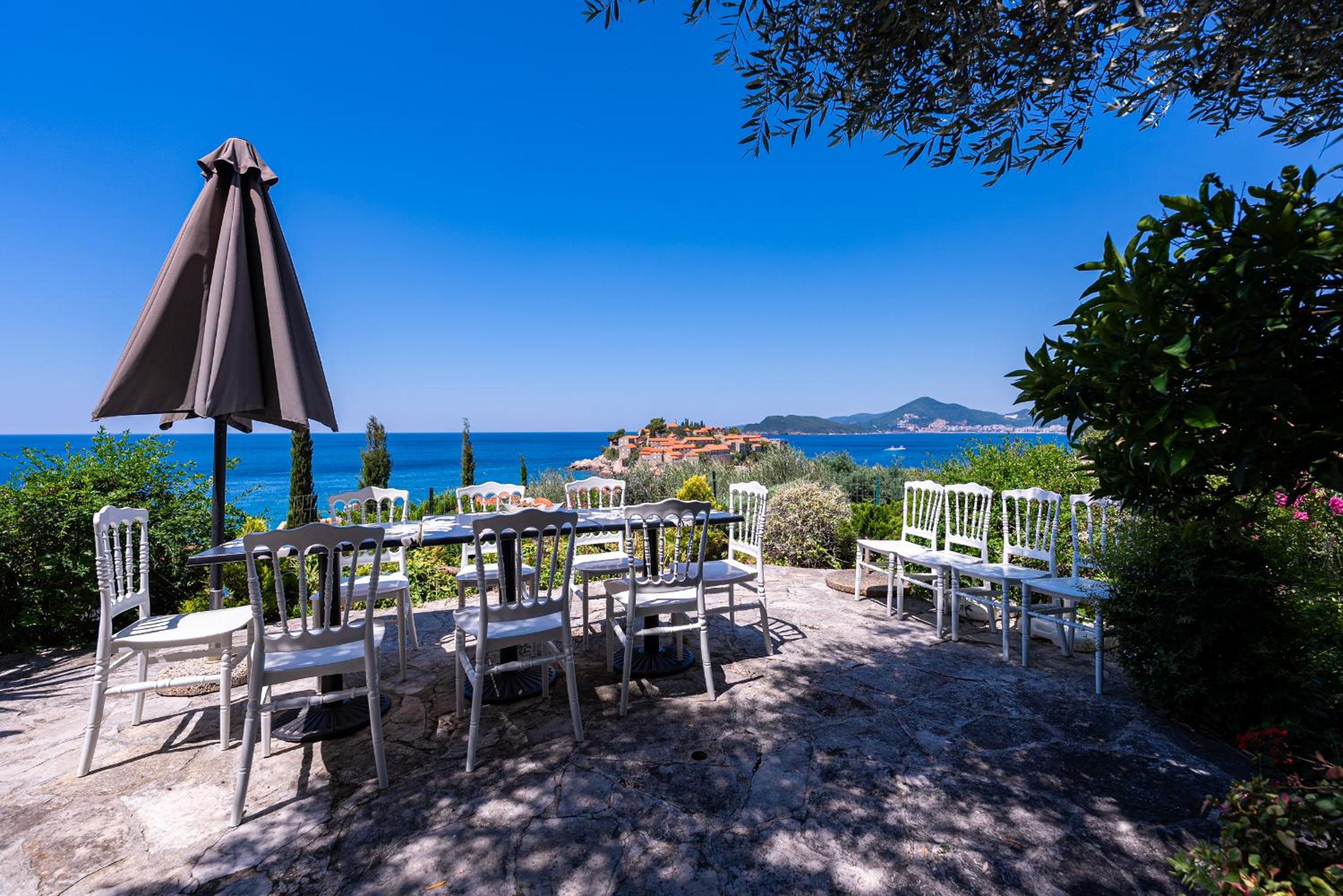 Hotel Sun Rose Apartments Sveti Stefan - Image 1