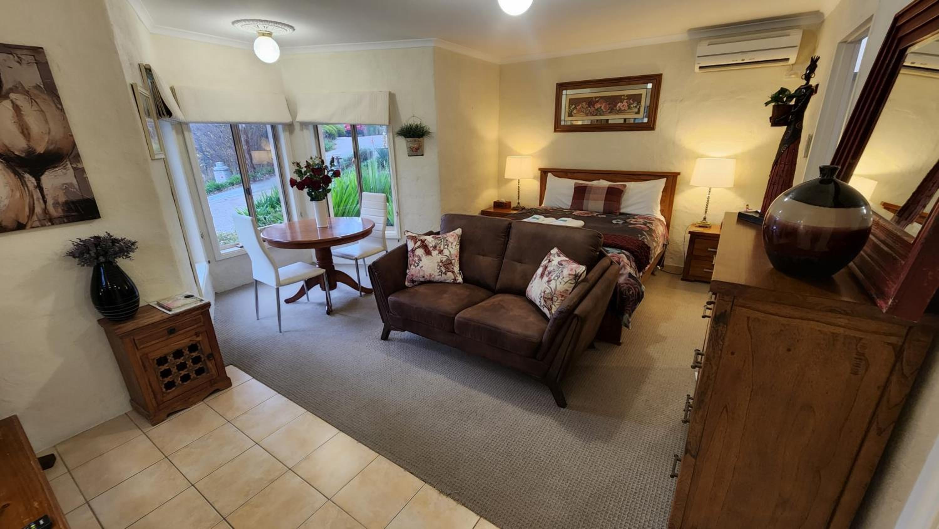 Riesling Trail & Clare Valley Cottages