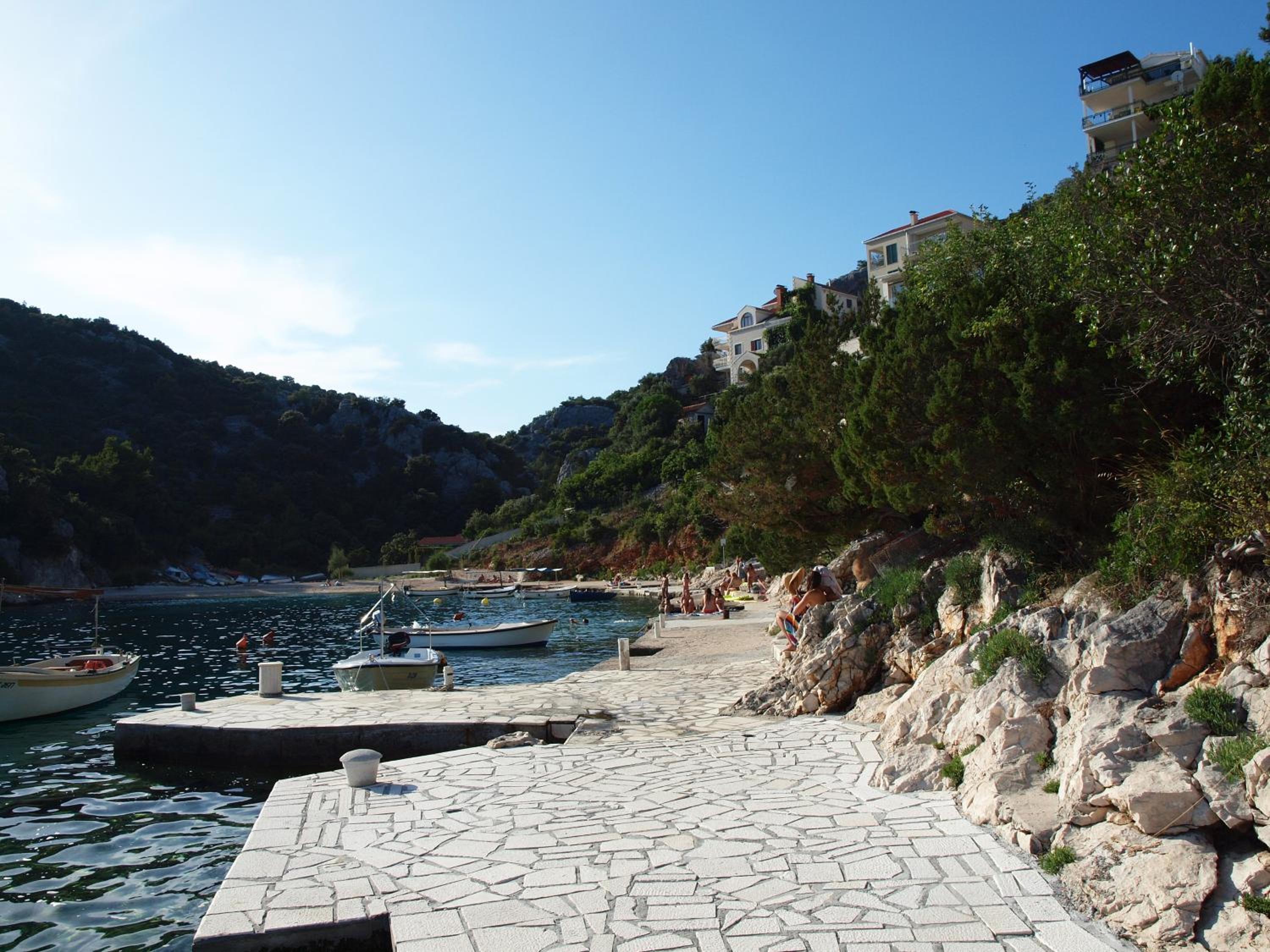 Beachfront apartments Ljubljeva