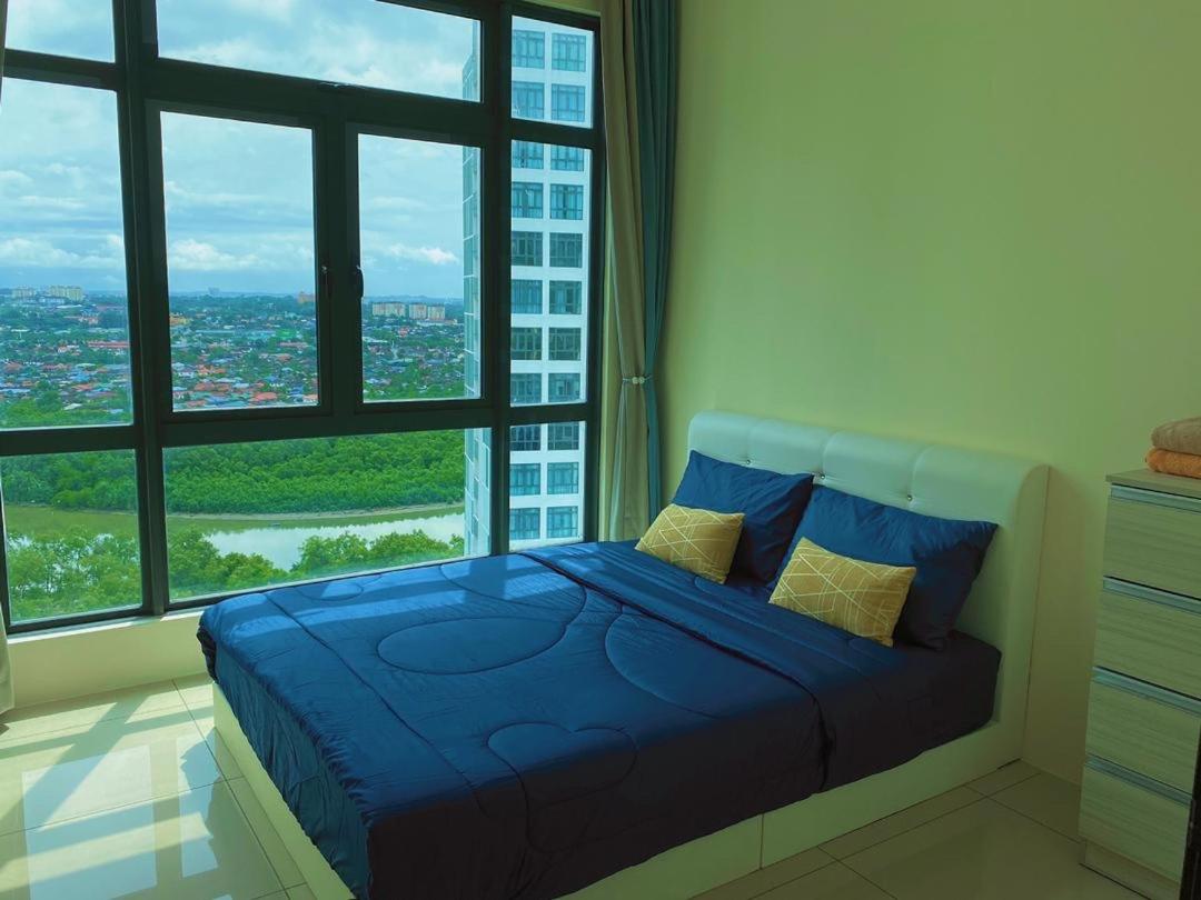 HomeNest JB City Poolview suite by Cozy Home