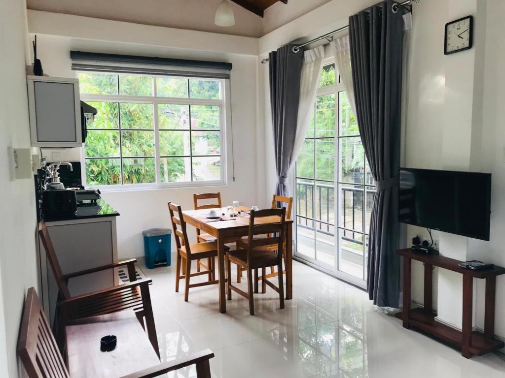 Kandy Traveller's Cottage view 4