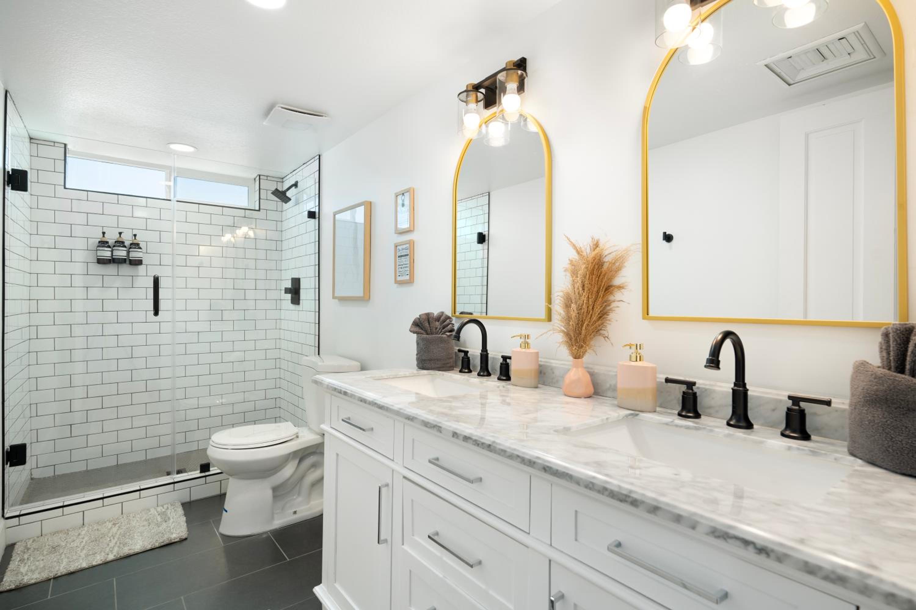 Spacious Glendale Home with Pool and Mountain Views!