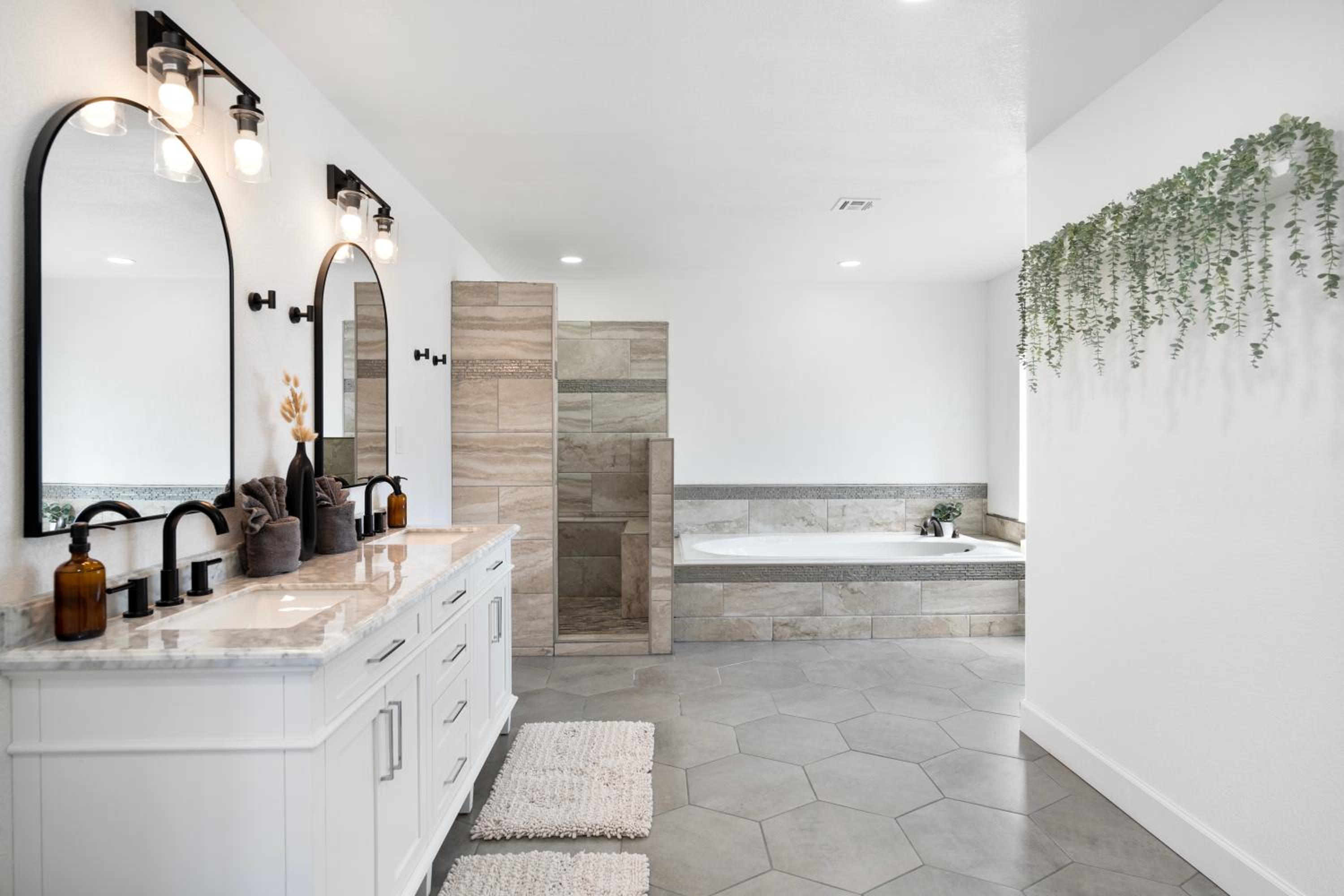 Spacious Glendale Home with Pool and Mountain Views!
