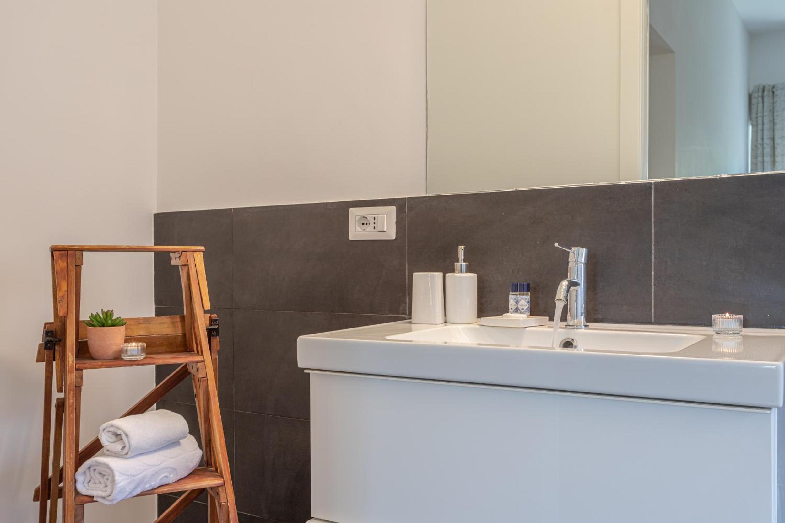 Minerva - Elegant New Classic close to Vatican