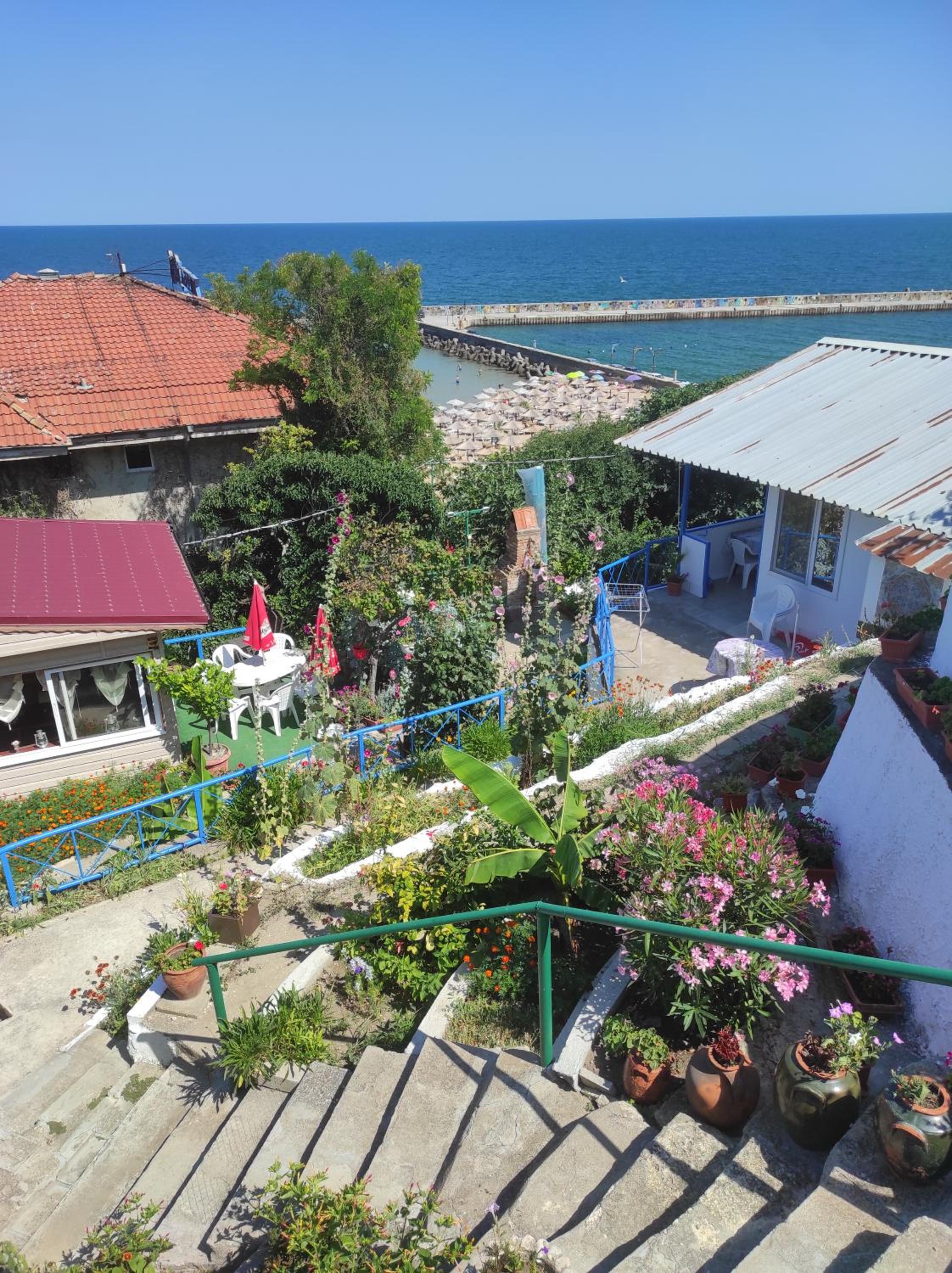 Ваканционни къщи'На брега' Holiday houses ON THE COAST