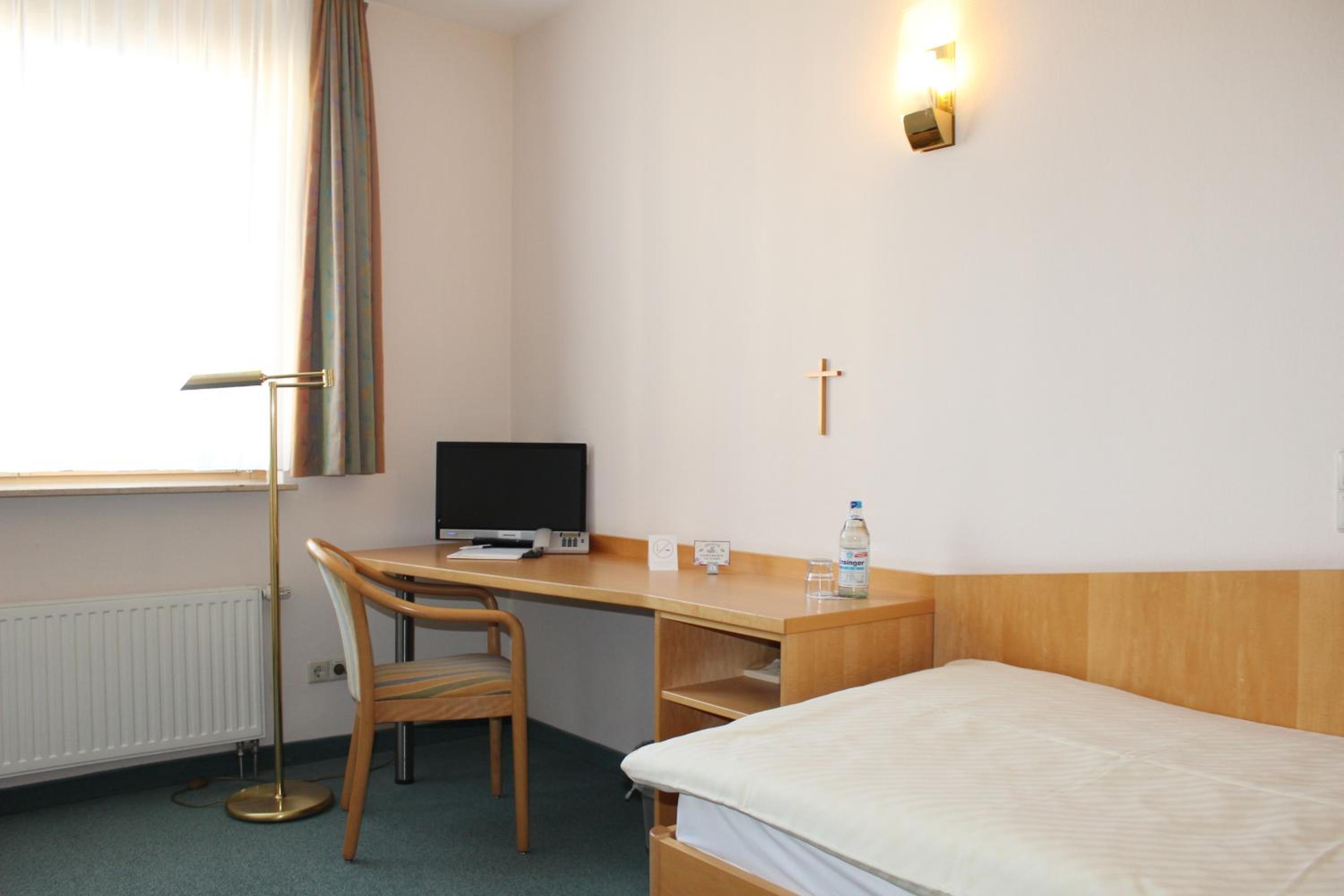 Evangelische Diakonissenanstalt Stuttgart GÄSTEHAUS AM DIAKONISSENPLATZ
