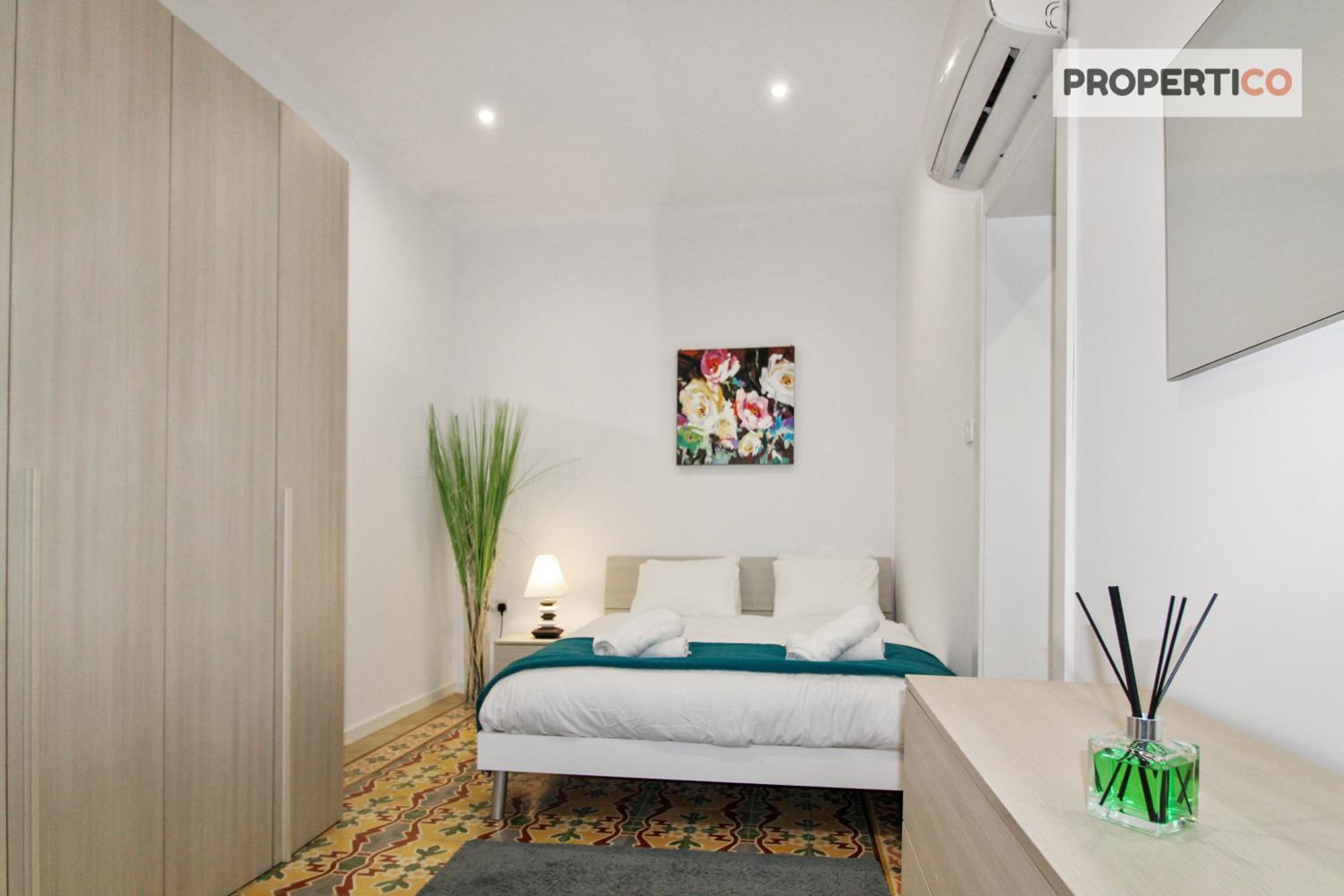 Charming 2 bedroom townhouse, internal yard JDES1-1 view 2