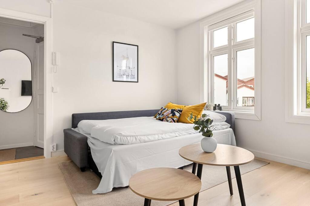 Dinbnb Apartments I Views & Street Parking in Sandviken view 3