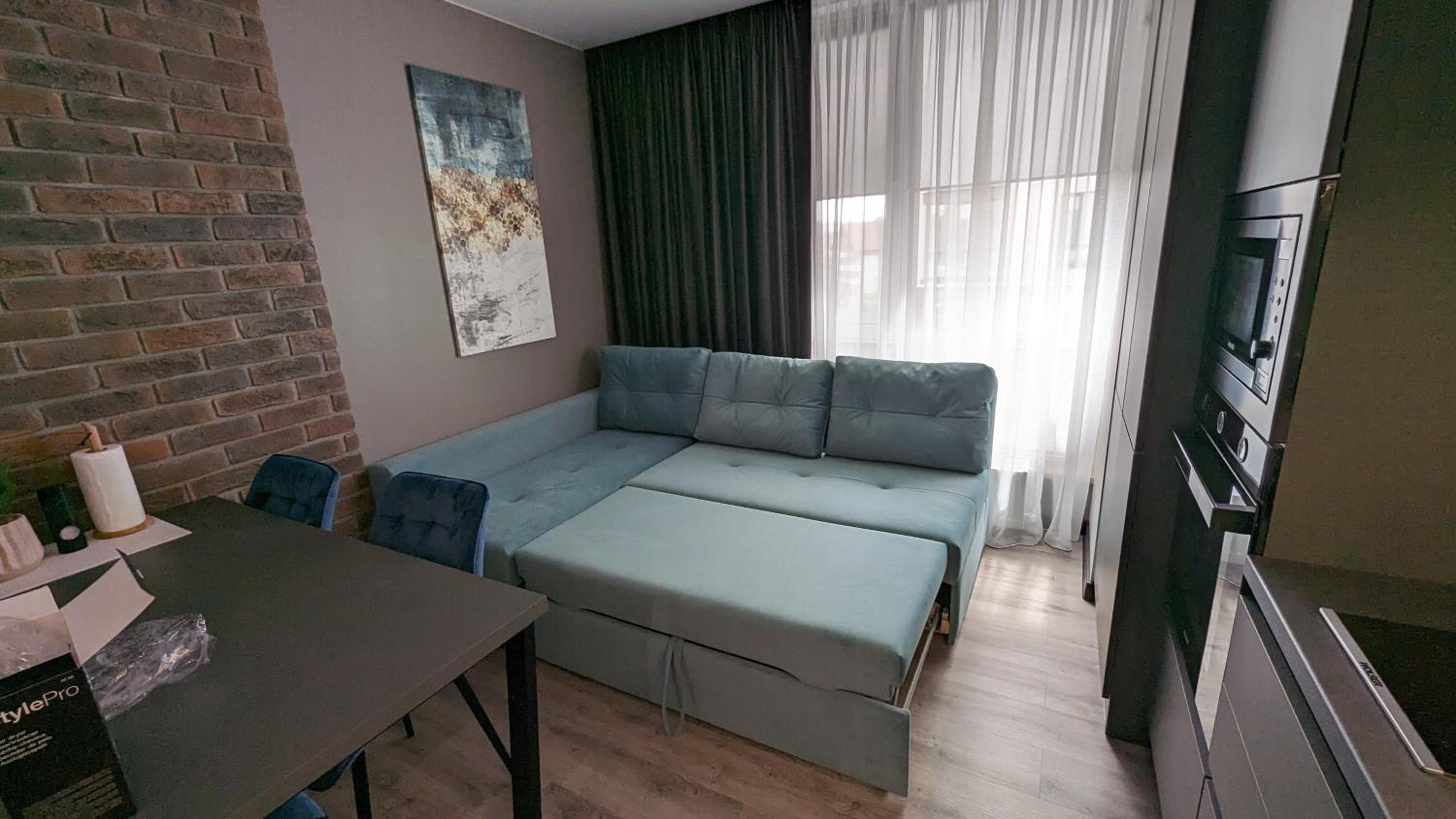 AVENUE APARTMENTS