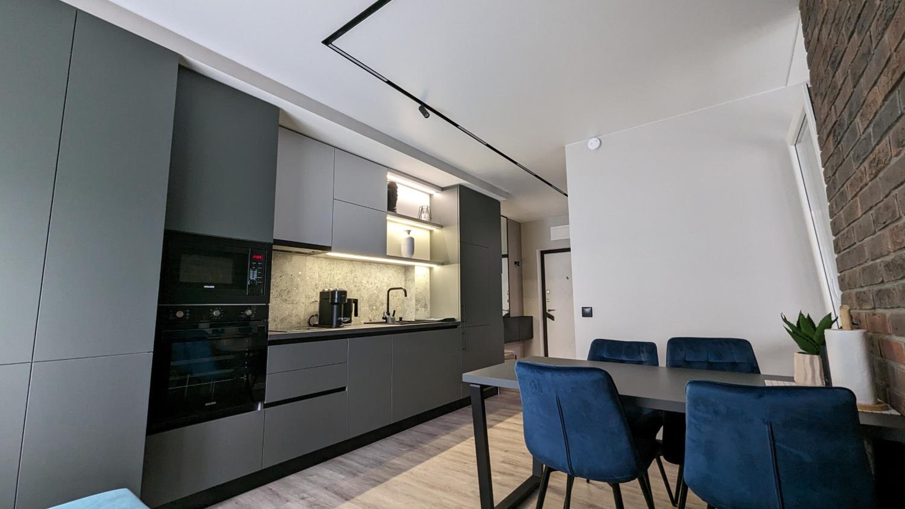 AVENUE APARTMENTS
