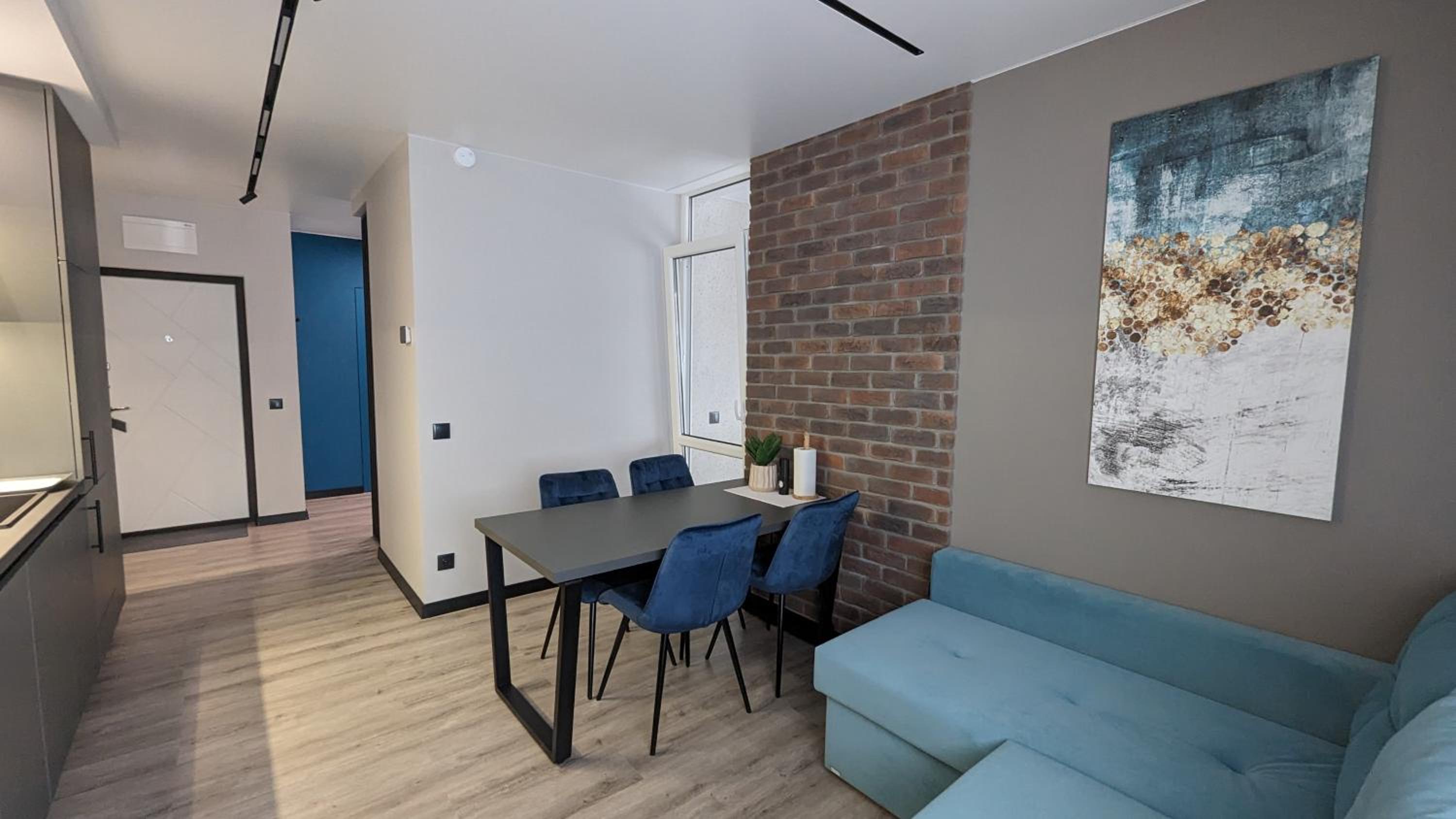 AVENUE APARTMENTS