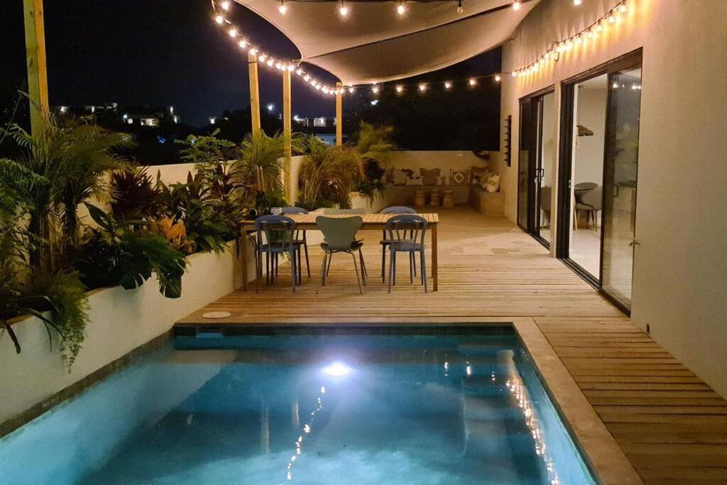 Boutique apartment with PRIVATE POOL, near Jan Thiel & Mambo beach, 2 bedrooms & gated community