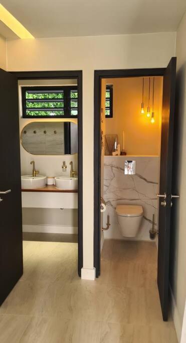 Boutique apartment with PRIVATE POOL, near Jan Thiel & Mambo beach, 2 bedrooms & gated community