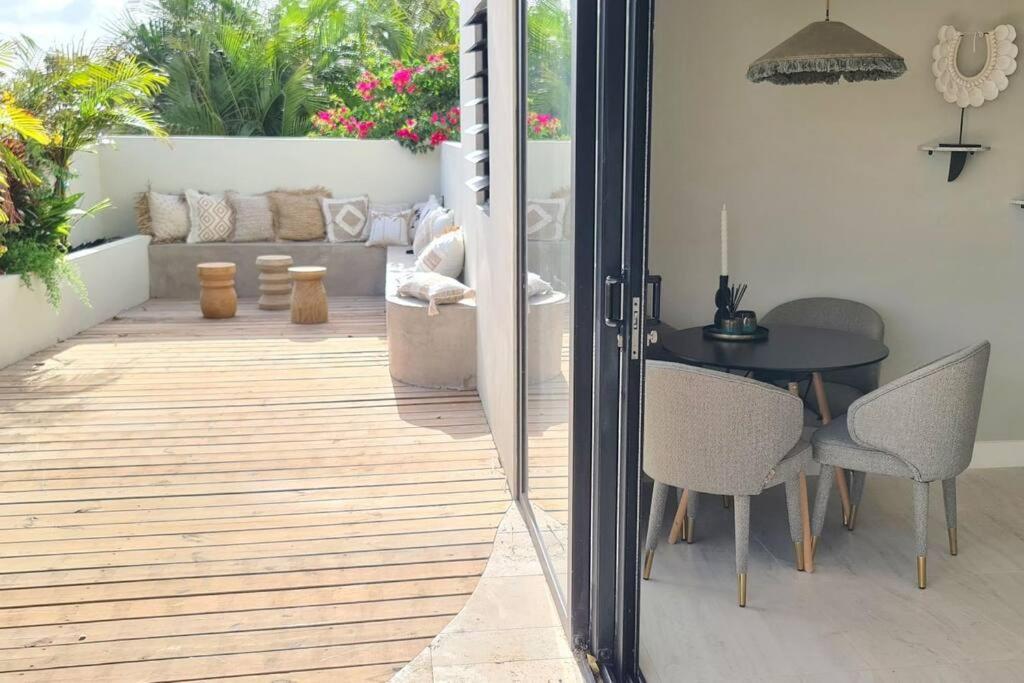 Boutique apartment with PRIVATE POOL, near Jan Thiel & Mambo beach, 2 bedrooms & gated community