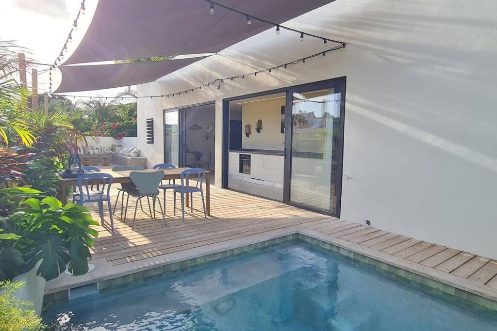 Boutique apartment with PRIVATE POOL, near Jan Thiel & Mambo beach, 2 bedrooms & gated community