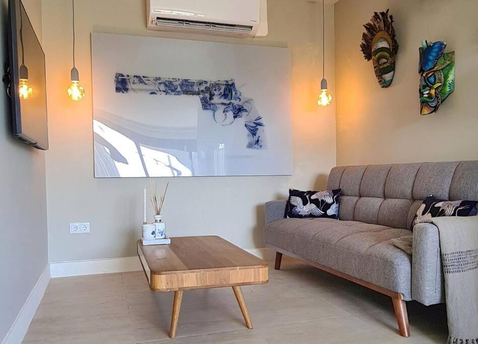 Boutique apartment with PRIVATE POOL, near Jan Thiel & Mambo beach, 2 bedrooms & gated community