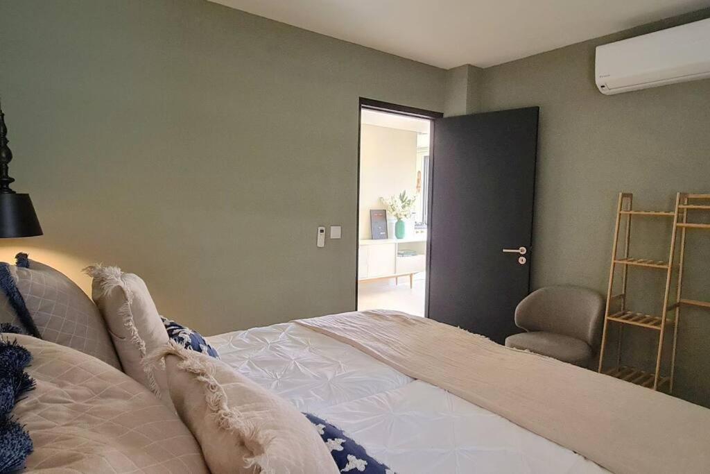 Boutique apartment with PRIVATE POOL, near Jan Thiel & Mambo beach, 2 bedrooms & gated community