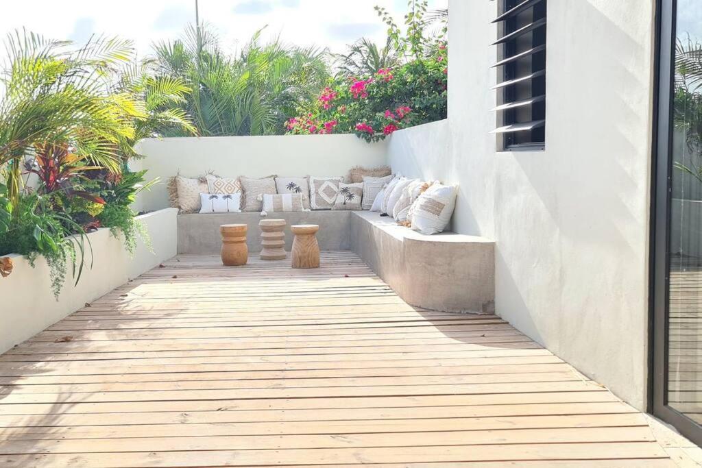 Boutique apartment with PRIVATE POOL, near Jan Thiel & Mambo beach, 2 bedrooms & gated community
