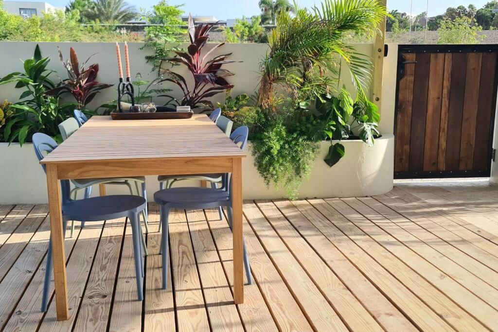Boutique apartment with PRIVATE POOL, near Jan Thiel & Mambo beach, 2 bedrooms & gated community