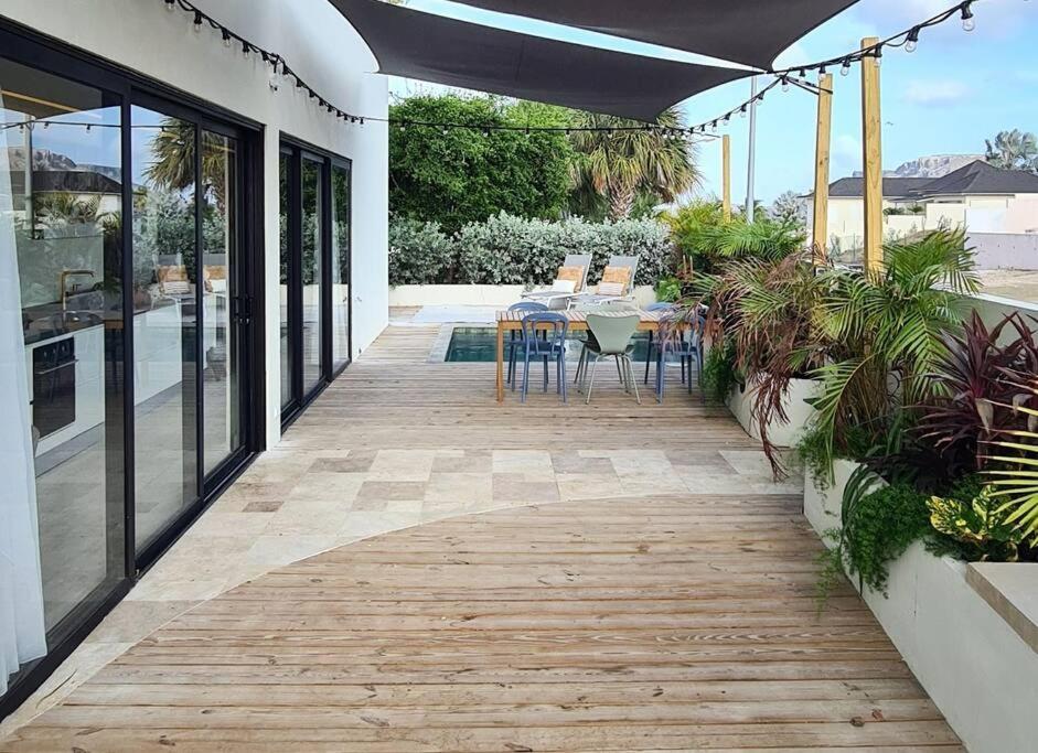 Boutique apartment with PRIVATE POOL, near Jan Thiel & Mambo beach, 2 bedrooms & gated community