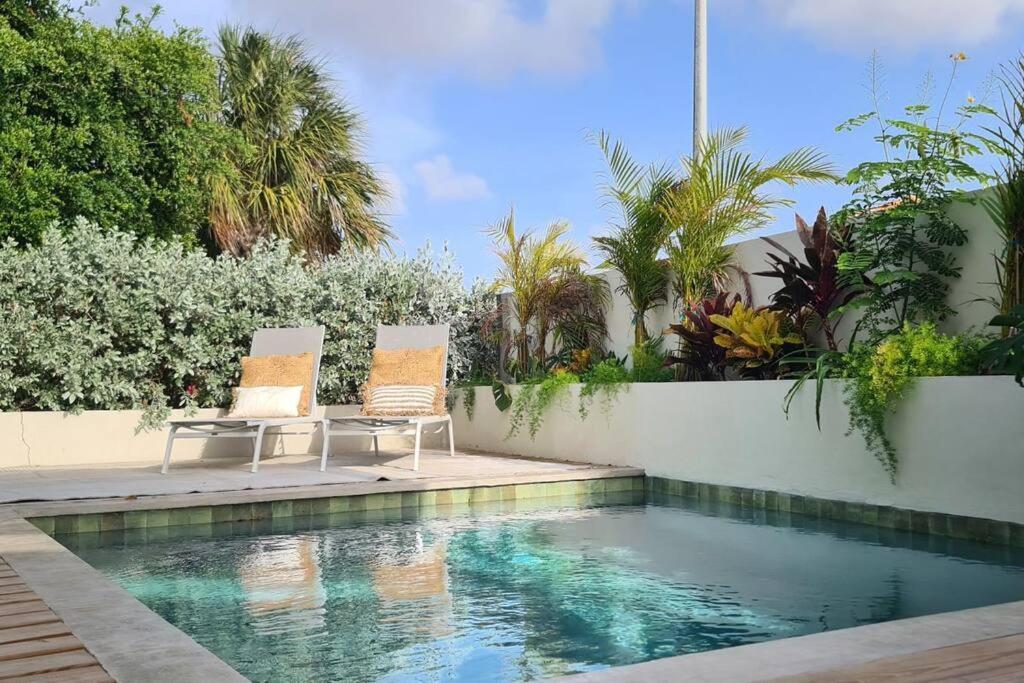 Boutique apartment with PRIVATE POOL, near Jan Thiel & Mambo beach, 2 bedrooms & gated community