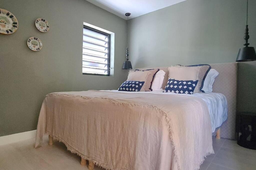 Boutique apartment with PRIVATE POOL, near Jan Thiel & Mambo beach, 2 bedrooms & gated community