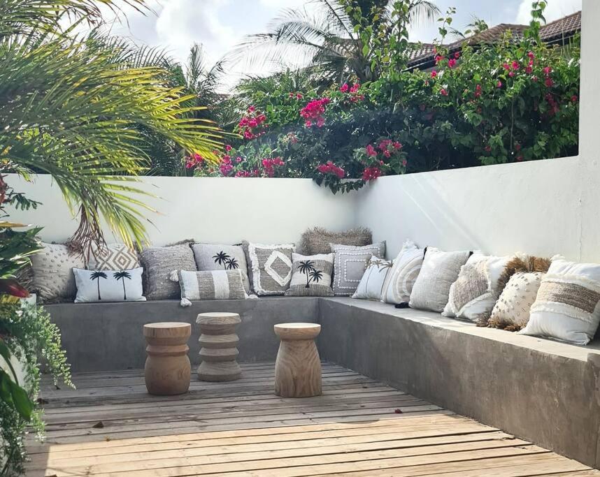 Boutique apartment with PRIVATE POOL, near Jan Thiel & Mambo beach, 2 bedrooms & gated community