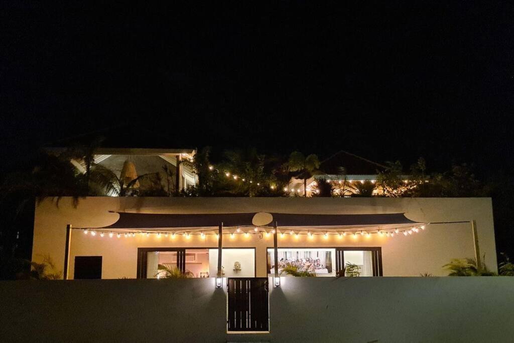 Boutique apartment with PRIVATE POOL, near Jan Thiel & Mambo beach, 2 bedrooms & gated community