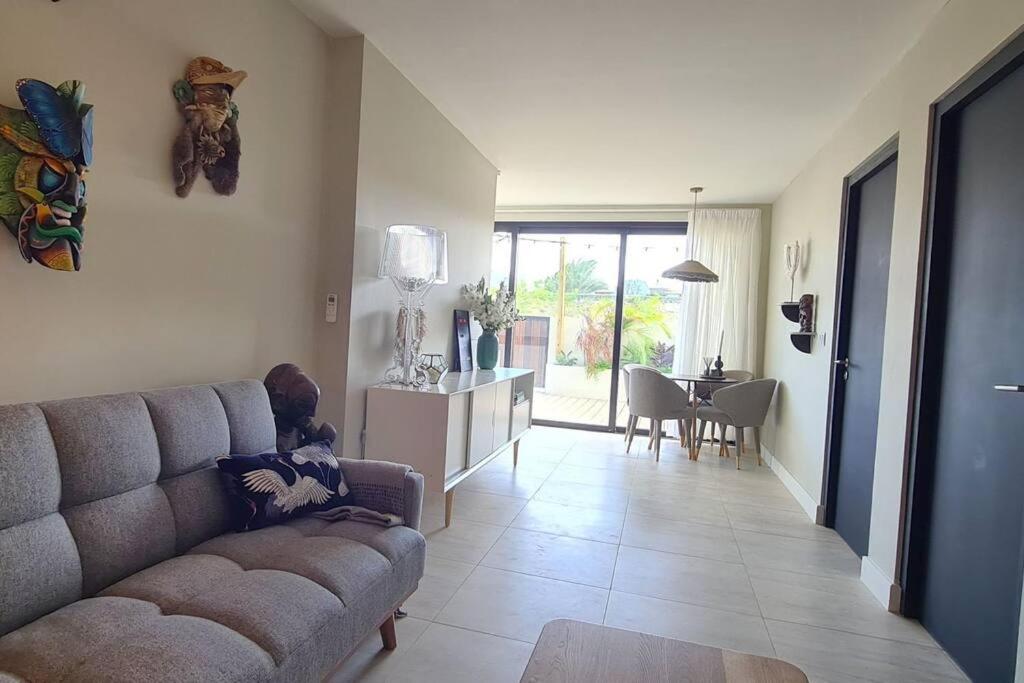 Boutique apartment with PRIVATE POOL, near Jan Thiel & Mambo beach, 2 bedrooms & gated community
