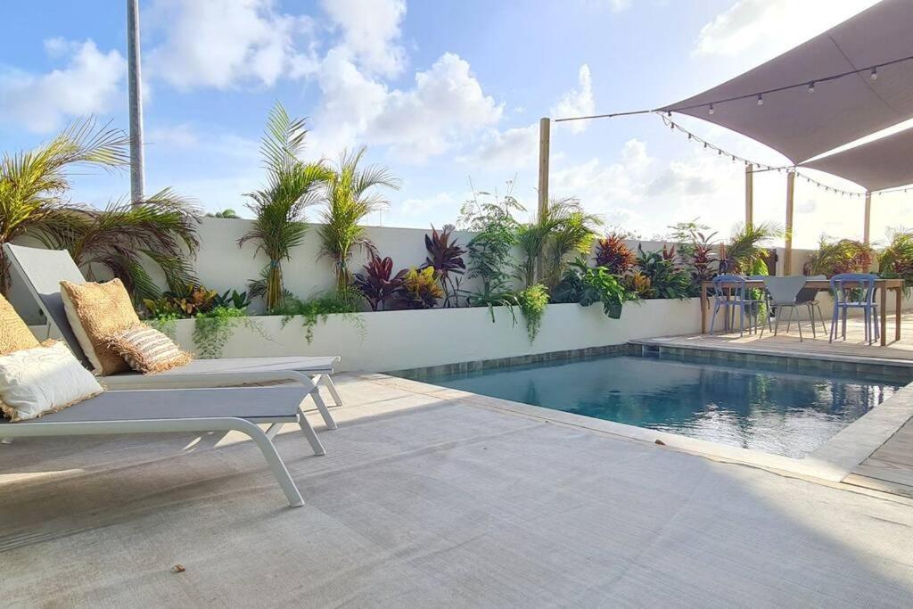 Boutique apartment with PRIVATE POOL, near Jan Thiel & Mambo beach, 2 bedrooms & gated community
