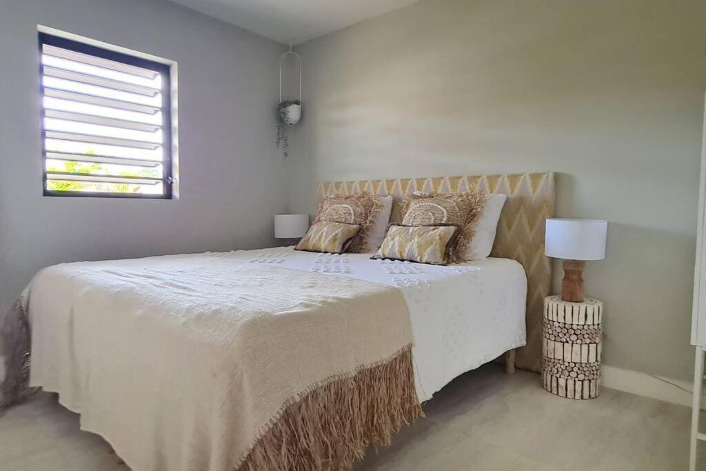 Boutique apartment with PRIVATE POOL, near Jan Thiel & Mambo beach, 2 bedrooms & gated community