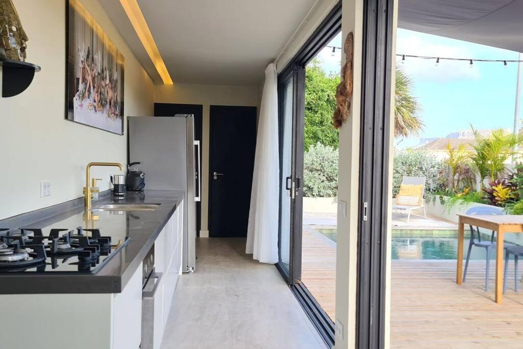 Boutique apartment with PRIVATE POOL, near Jan Thiel & Mambo beach, 2 bedrooms & gated community