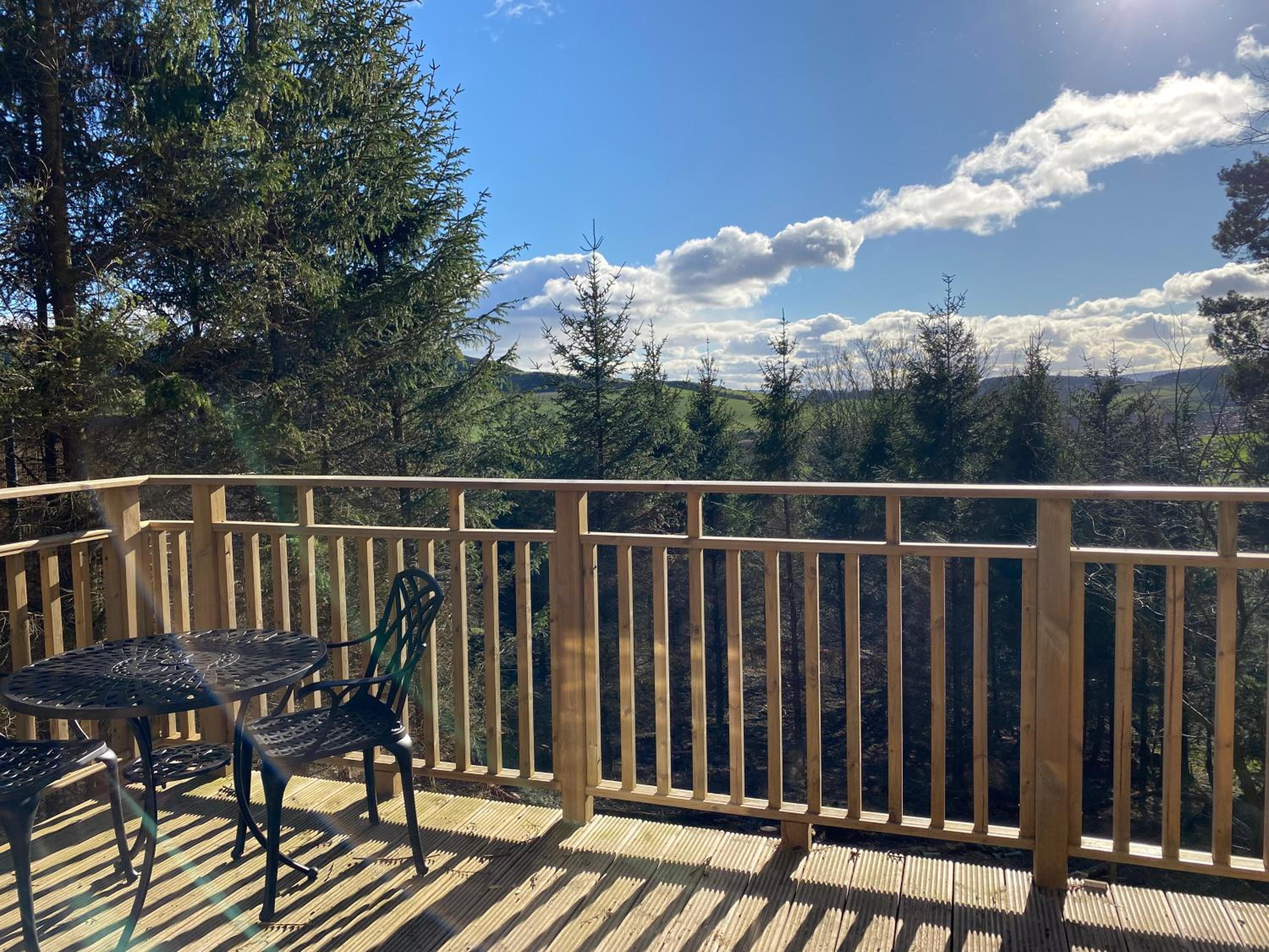 Acorn Lodge with Hot Tub